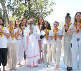 24 días de formación de profesorado de yoga kundalini tradicional de 200 horas en Swargashram, Rishikesh, India - Photo 2