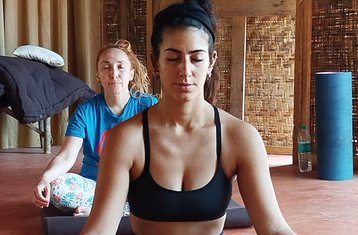 Formation duale de professeur de yoga multi-styles et massage thaï yoga de 200 heures sur 27 jours TTC à Goa, India