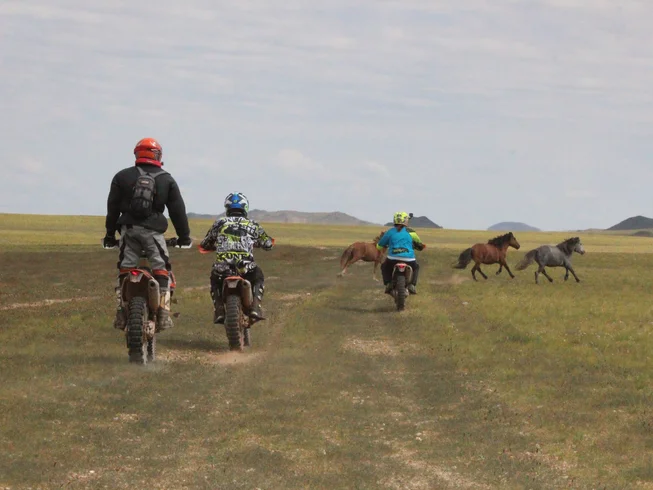 7 Day Easy Mongolia South Guided Enduro Motorcycle Tour with Off-roads and River Crossing photo 2