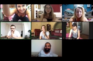 Selbstbestimmt oder als Blended Learning mit Live-Unterricht Online 200-Stunden-Yogalehrerausbildung: Hatha, Ashtanga Vinyasa und Yin