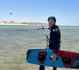97 días de campamento de wingfoil para todos los niveles con Dakhla Breeze Kiteschool en Dajla, Marruecos - Photo 1