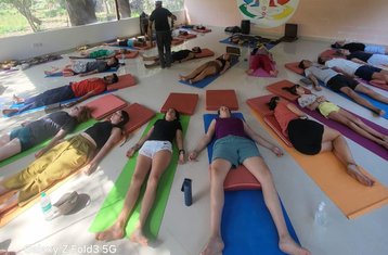 5 jours en retraite de méditation et yoga au bord de la rivière à Rishikesh, Inde