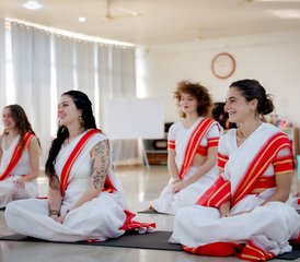 30 jours et 300 heures de Hatha, Ashtanga, Vinyasa, Yin, Ayurveda, Thérapie et Soins sonores à Rishikesh, India - Photo 4