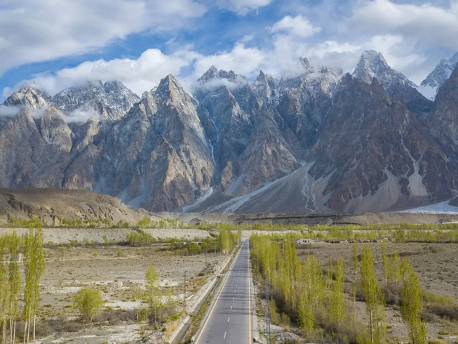9 Day Guided Motorcycle Tour in Pakistan: Throttle Through The Karakoram