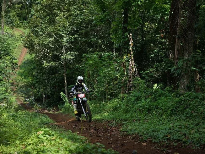 7-Hour Non-Residential Guided Tabanan Jungle and Beach Motorcycle Day in Bali, Indonesia