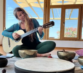 117 Täge Reise nach Santorini durch Stimme, Bewegung und Gemeinschaft: Wellness-Retreat in Griechenland - Photo 1