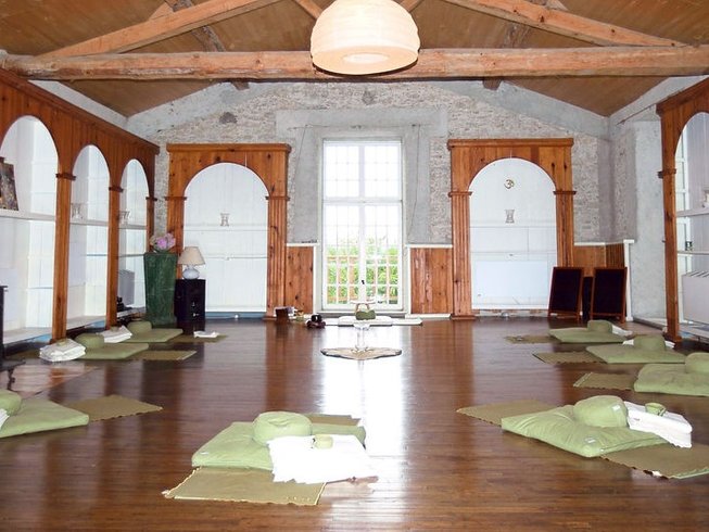 Yoga retreat in Montbel, France