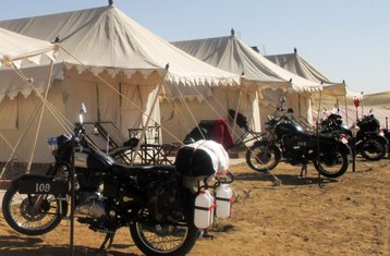 8 días de ruta guiada en moto por Rajastán en India