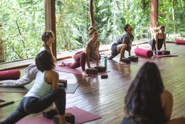85-Stündige Online-Prä- und Postnatal-Yogalehrerausbildung: Live-Kohorte im Mai/Juni mit 4 Fragerunden