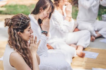 20 Tage 200-Stunden Yin Yoga Therapy Lehrer Ausbildung Hybrid: Selbstlern-Online & Präsenz in Bali, Indonesien