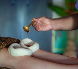 715 días de retiro de AyurYoga para articulaciones, salud ósea y yoga en Rawai, Phuket, Tailandia - Photo 1
