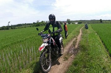 12 días de tour guiado en moto por Bali y Java Oriental