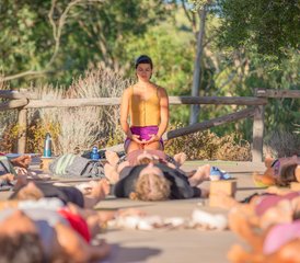 518 días de curso de profesorado de yoga de 200 horas en Cádiz, España - Photo 1