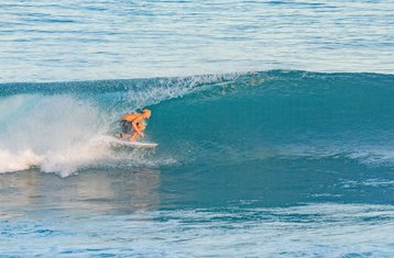 15 días de campamento de surf para surfistas avanzados en Bali, Indonesia