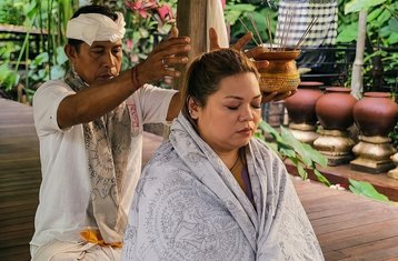 Retiro privado de sanación balinesa sagrada de 1 día (sin alojamiento) en Ubud, Bali, Indonesia.