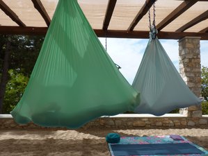 8 días de profesorado de yoga aéreo y aerial yin de 80 horas sobre el mar en Milies, Grecia