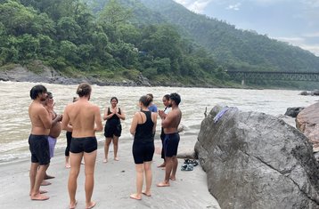 5 jours en stage de yoga doux et de pranayama pour soulager le stress et favoriser la guérison émotionnelle à Rishikesh, Inde