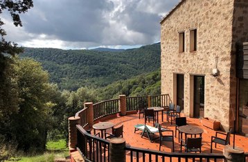 3 días de descanso con yoga y naturaleza para conectar contigo mismo en Sant Ferriol, España
