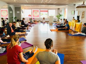 20 jours-200h en formation de professeurs de yoga et vedanta à Ploërdut, Bretagne