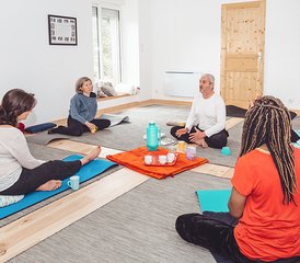 2 jours en week-end de yoga asana, mouvement et énergie, à Saint-Selve, France - Photo 2
