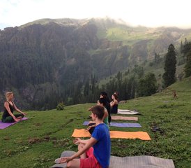 16 Tage Sommerreise mit Yoga Trekking und Buddhistisches Meditationsretreat in Indien - Photo 2