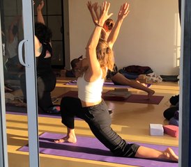 98 Tage Neue Energie Tanken und Entspannen Yoga Retreat mit Meditation in Ericeira, Portugal - Photo 1