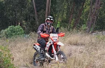 Circuit moto guidé à Arbol Solitario et Calacali au départ de Quito, Équateur