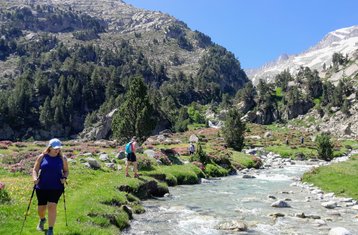 3 días en retiro de yoga, pranayama y trekking de montaña en Valle de Benasque, Aragón, España