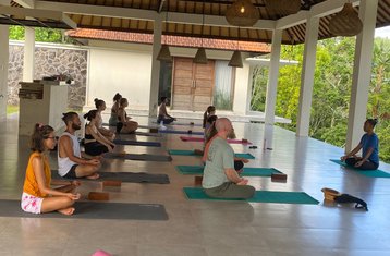 8 jours en retraite de yoga avec purification hindoue, guérison chamanique et bain sonore à Bali, Indonésie