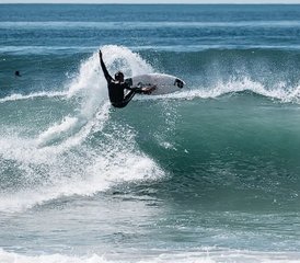 38 jours en stage de surf avec 5 cours de surf à SURFinn Lisbon, Portugal - Photo 1