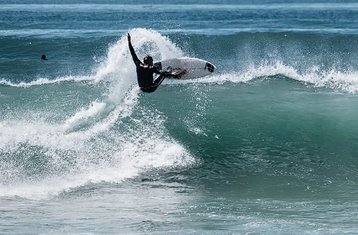 8 días de retiro de surf con 5 clases de surf en SURFinn Lisboa, Portugal