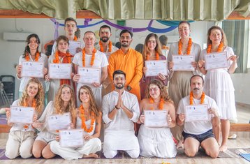 28 jours en formation de professeur de kundalini tantra 300 h à Rishikesh, Inde