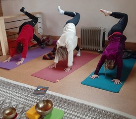 2 jours en stage de yoga : Se cocooner et renforcer ses reins en Savoie, France - Photo 2