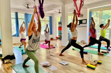 3 jours pour revitaliser corps et esprit : stage de yoga et détox corporelle à Rishikesh