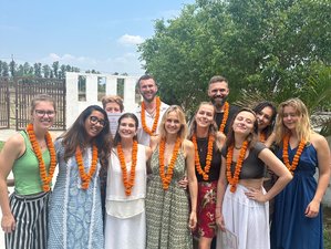 24 Tage 200-Stunden Yogalehrer Ausbildung mit Naturheilkunde und Emotionalem Ausgleich in Rishikesh