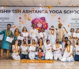 Authentische 24 Tage 200-Stunden Ashtanga-Vinyasa-Yogalehrer-Ausbildung in Rishikesh, Indien - Photo 3