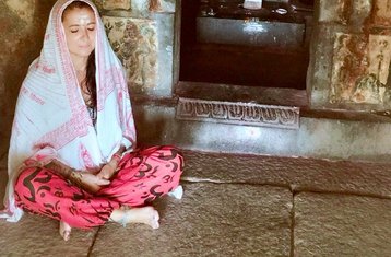 1 Monat Online Privat-Yogakurs für Anfänger mit Yogini Elena, 12 75-minütige Live-Sitzungen