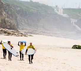 4 días de campamento de surf intermedio y avanzado en Ericeira, Lisboa, Portugal - Photo 4