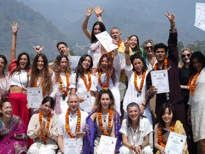 24-Daagse 200-Urige Multi-Style Yoga Asana Docentenopleiding in Rishikesh, India