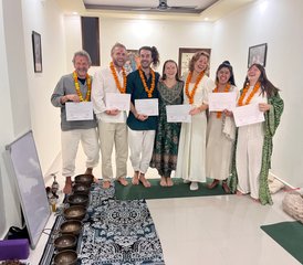 28 Tage 50-Stunden Yin Yoga und Klangheilung Yogalehrer Ausbildung in Rishikesh, Indien - Photo 1