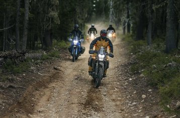 8 días de ruta guiada en moto por Albania, Macedonia del Norte y Kosovo
