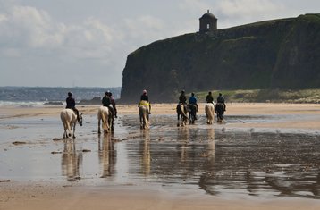 5-Daagse Iconische Kust Paardrijtocht naar Dunluce Castle en Giants Causeway in Ierland, Ierland