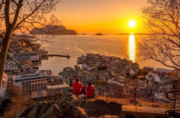 2 Day Fjords Hike and Yoga Holiday in Ålesund, Norway