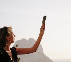 7 jours en retraite de yoga pour femmes Root and Rise au bord des eaux sacrées d'Ibiza, Espagne - Photo 4