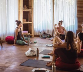25 heures en formation de professeur d’ashtanga yoga en ligne à son rythme - Photo 2