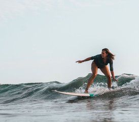 715 jours en stage de surf intensif pour attraper les meilleures vagues à Aljezur, Portugal - Photo 1