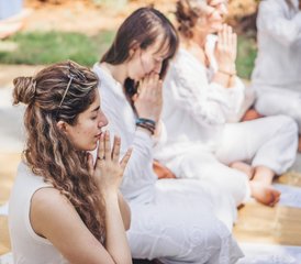 200-Stunden Hybrid: Selbstgesteuert & 20-tägige Präsenz-Ausbildung in Klang, Kakao-Zeremonie & Yin Yoga in Thailand - Photo 3