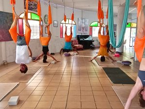 3 días de retiro de yoga aéreo, arte y bienestar en Costa Tropical, Andalucía