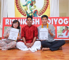 1012 Tage 100-Stunden Yoga Lehrer Ausbildung in Rishikesh, Indien - Photo 1