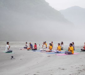 910 días de retiro de yoga y senderismo a cascadas en Rishikesh, India - Photo 1